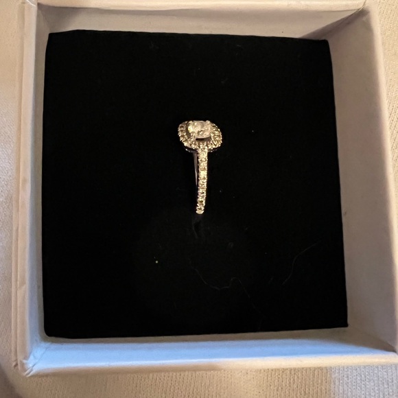 Multi-diamond round cut. 1 carat engagement ring - Picture 4 of 8